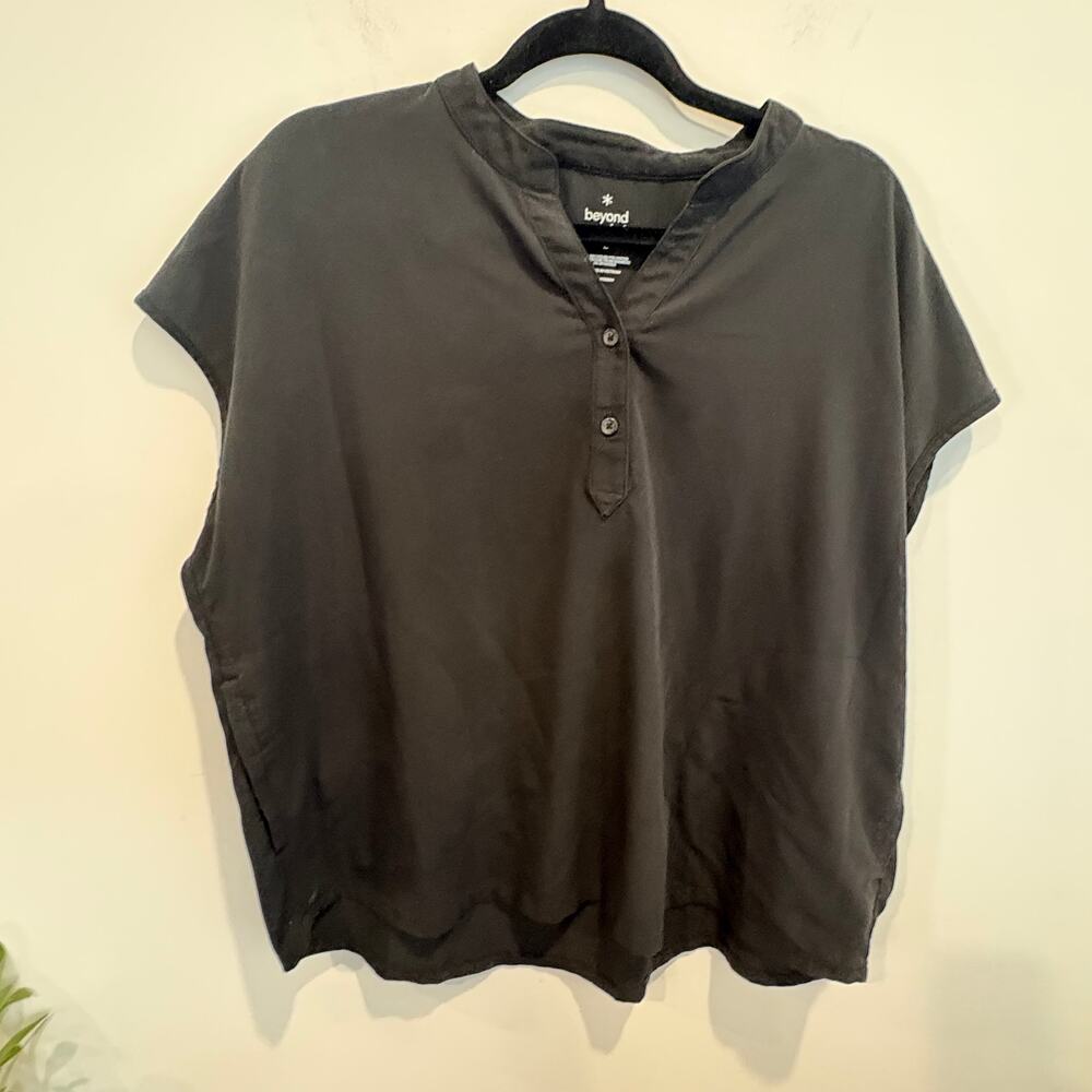 Beyond Scrubs Black Mandarin Collar Top - L